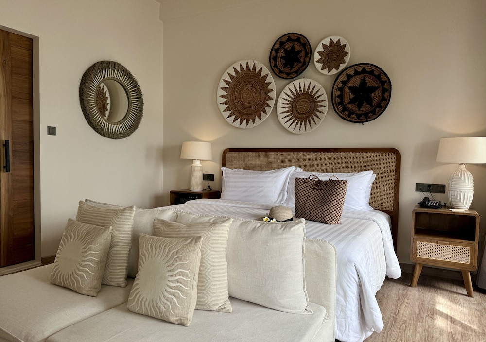 Beach Front Villa ( 1 Way Airport Transfer) - Photo 9