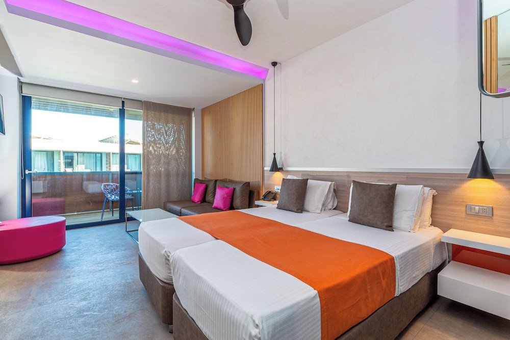 Deluxe Double Room - Photo 13
