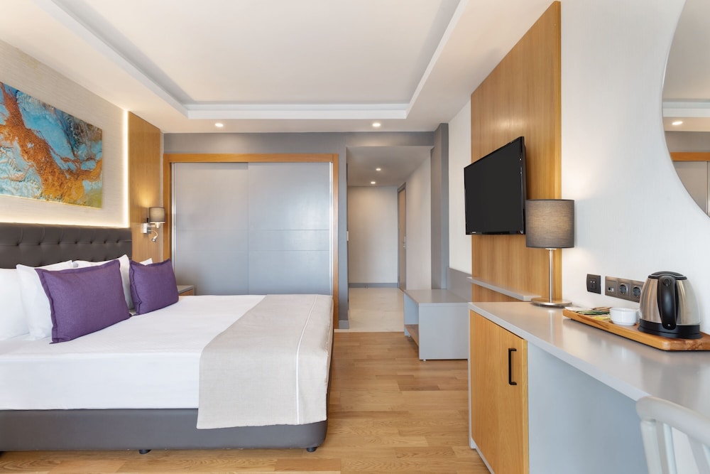 Deluxe Suite, 1 Double Bed, Sea View