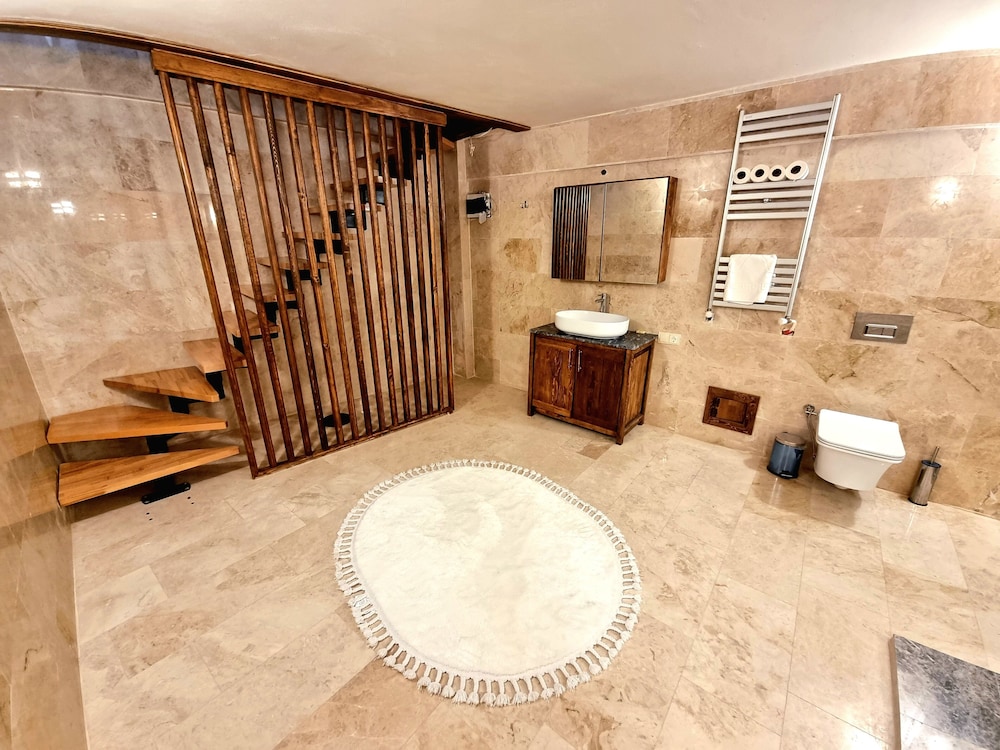 Signature Duplex Room, Jetted Tub - Photo 10
