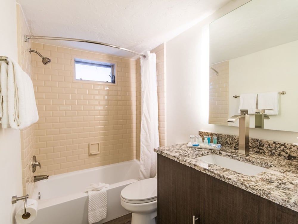 Comfort Suite, 2 Queen Beds - Photo 6