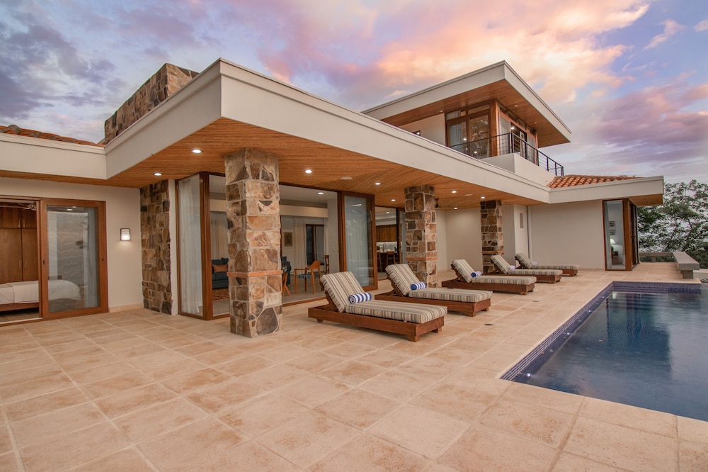 Casa Serena- Signature