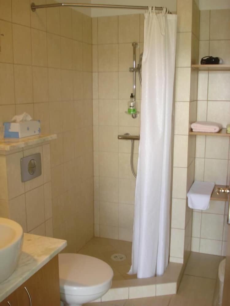 Double or Twin Room, Private Bathroom photo 2