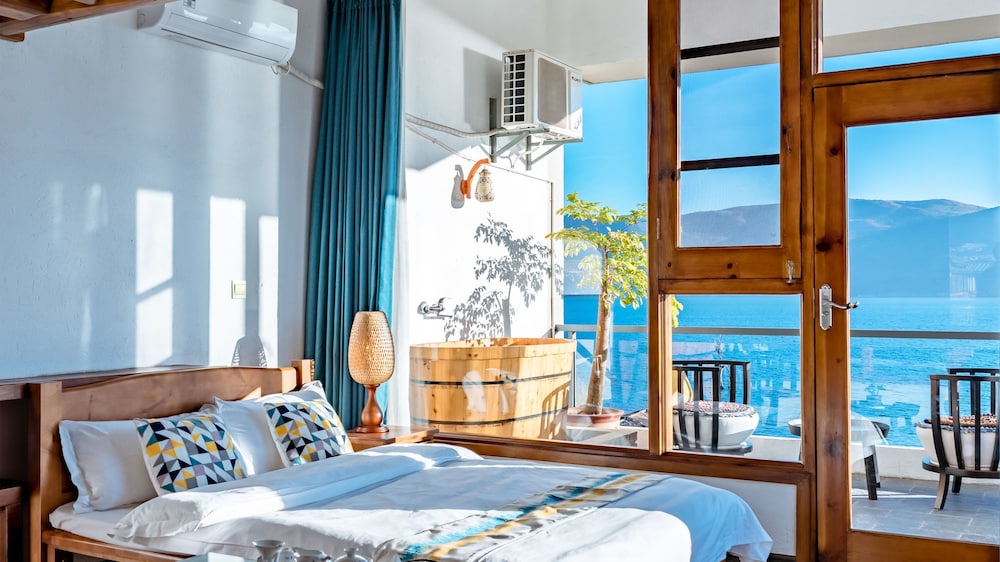 Deluxe Family Suite photo 2