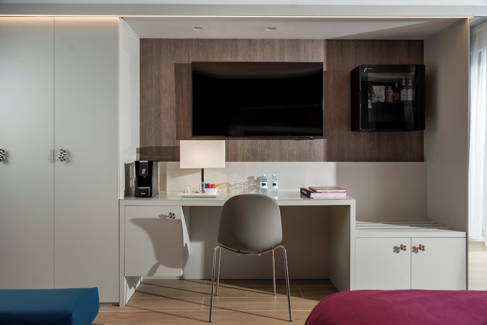 Deluxe Double or Twin Room - Photo 2