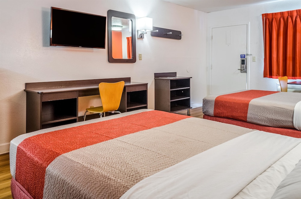 Deluxe Room, 2 Double Beds, Smoking, Refrigerator & Microwave photo 2