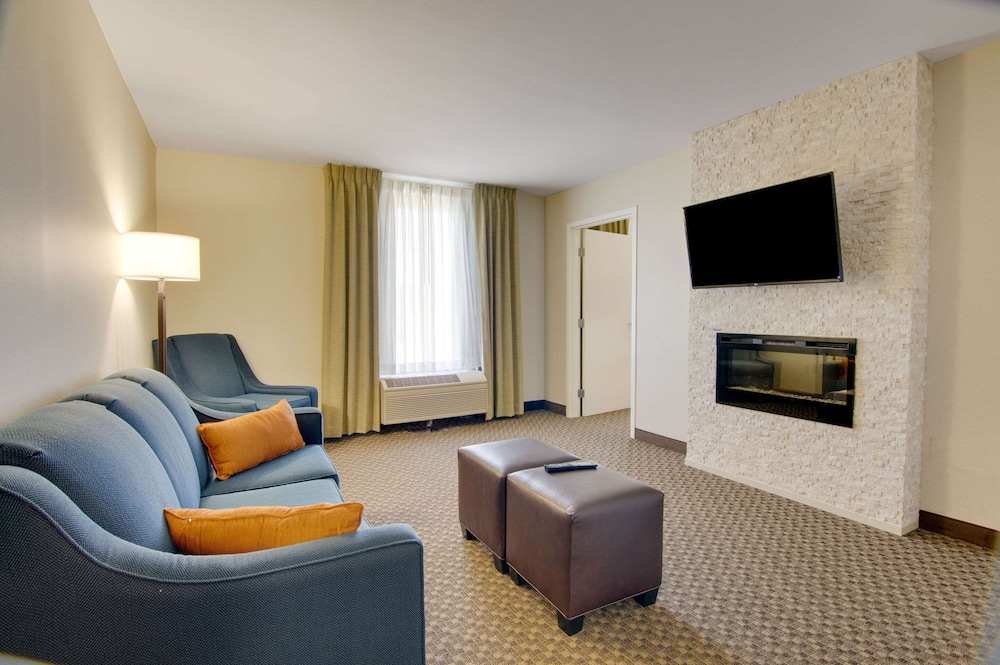 Suite, Multiple Beds, Non Smoking photo 1