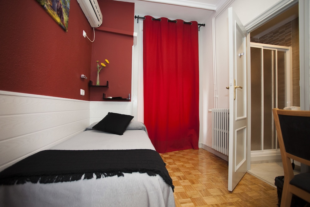 Standard Single Room, 1 Bedroom, City View photo 3