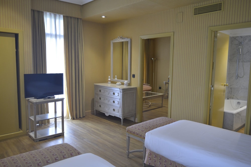 Studio Suite - Photo 4