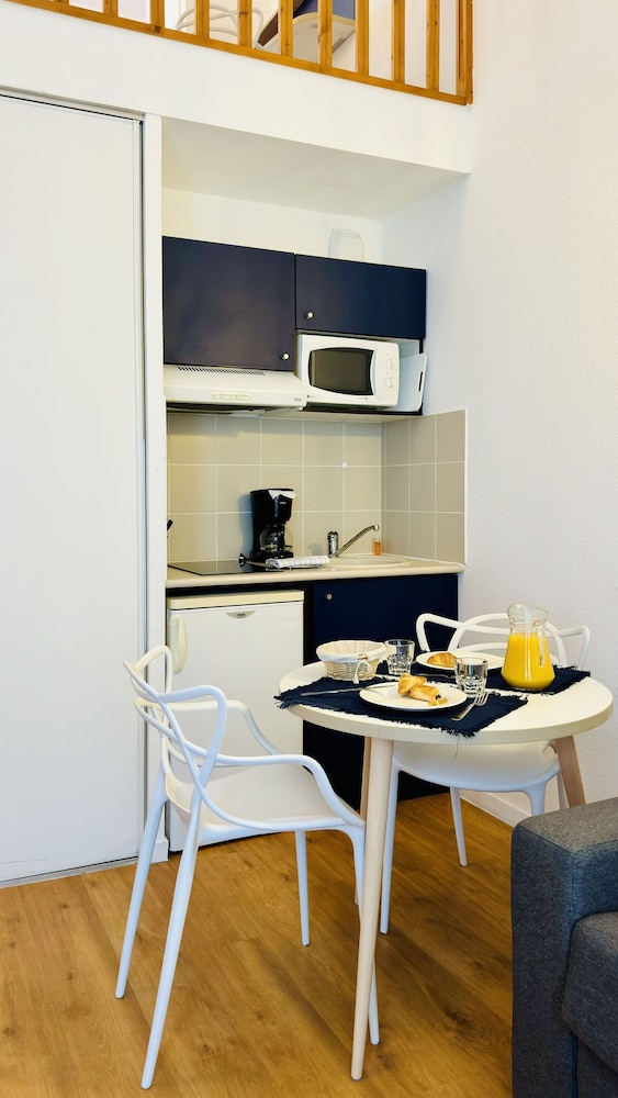 Duplex, Kitchenette - Photo 3