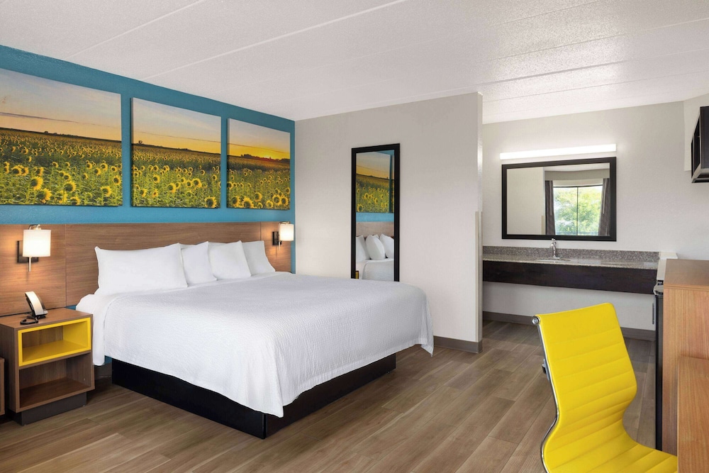 Suite, 1 King Bed, Non Smoking (Efficiency) - Photo 1