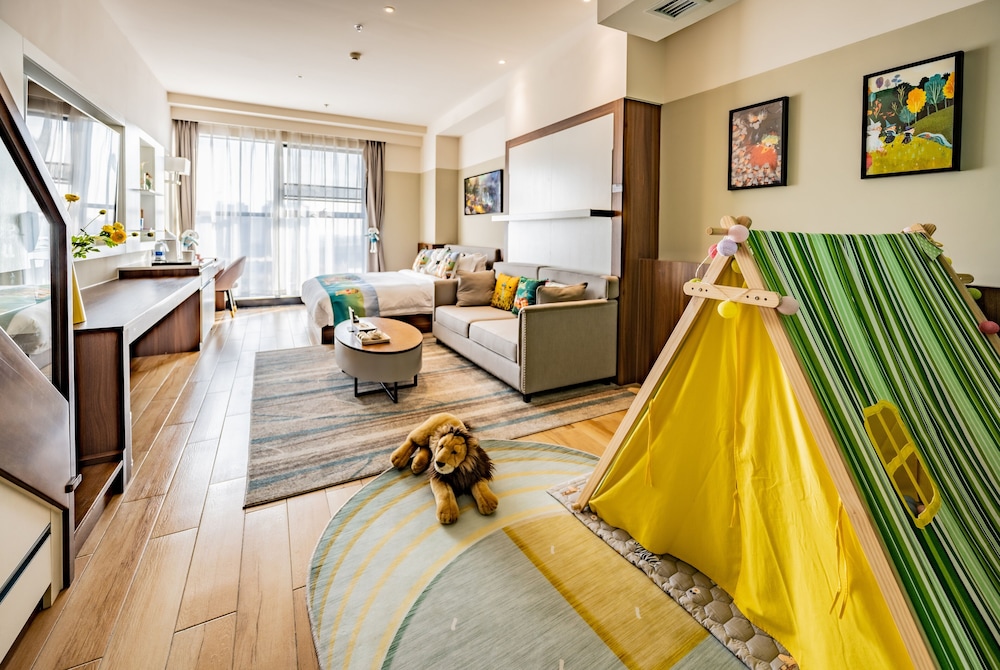 Family Room, Multiple Beds, Accessible, City View photo 2