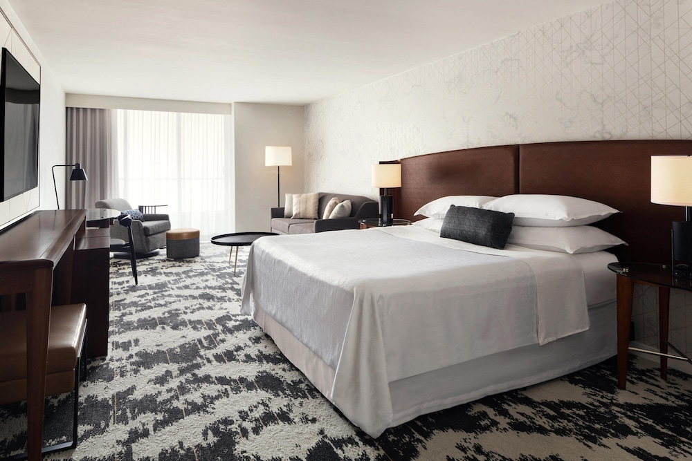 Junior Suite, 1 King Bed, Balcony - Photo 2
