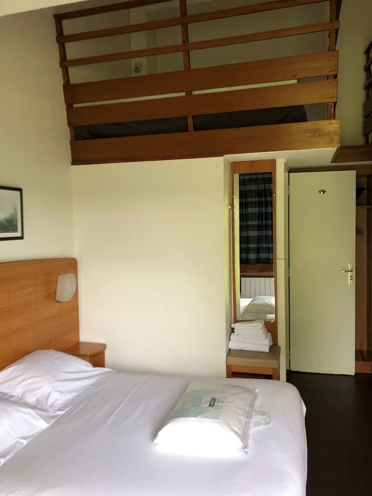 Standard Room, Multiple Beds - Photo 4
