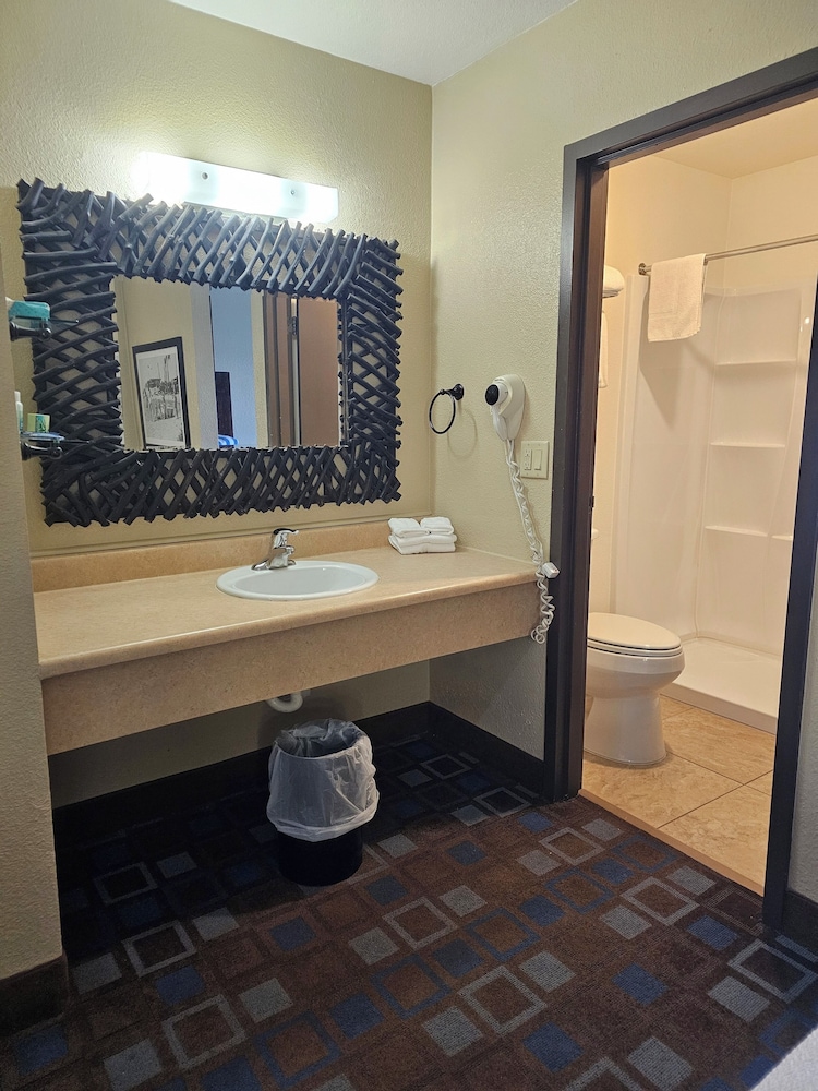 Suite (Cove, Lower Level - Building A) - Photo 4