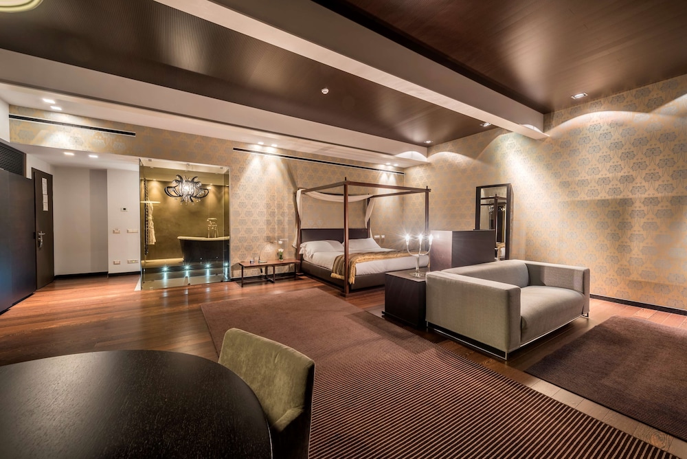 Junior Suite, 1 King Bed (Penthouse;with Sofabed) - Photo 1