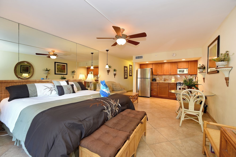 Studio, 1 King Bed With Sofa Bed (Royal Kahana 104) photo 2