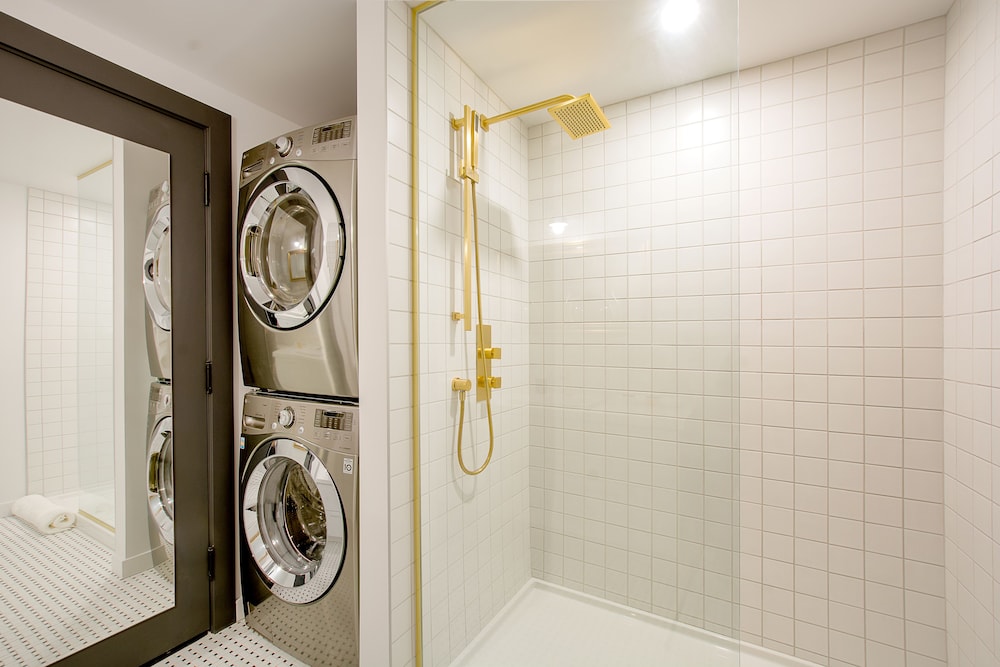 Apartment, 2 Bedrooms, Half-Basement (LC104)