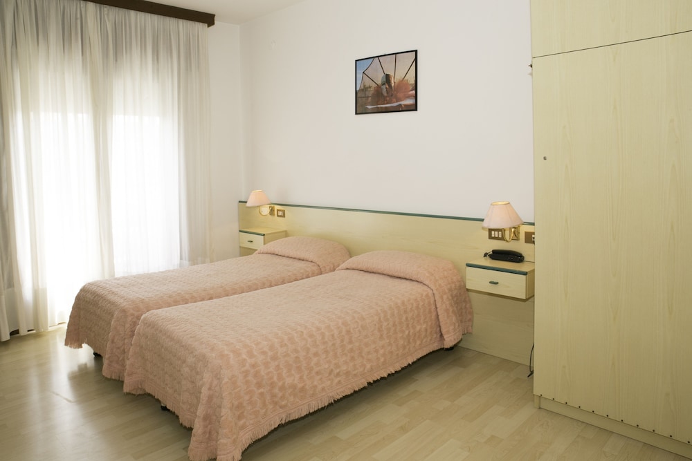 Double or Twin Room photo 2