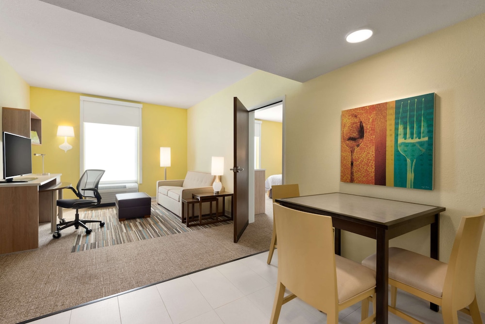 Suite, 1 King Bed, Non Smoking photo 3