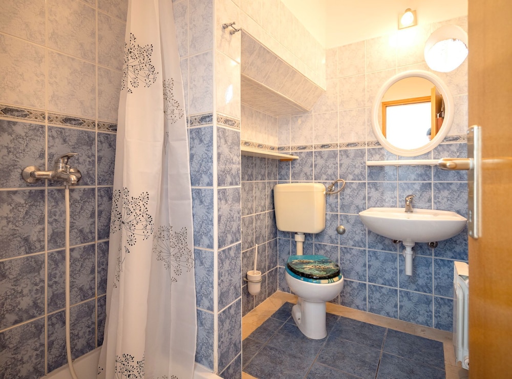 Apartment (Classic Two Bedroom Apartment With Ba) photo 3