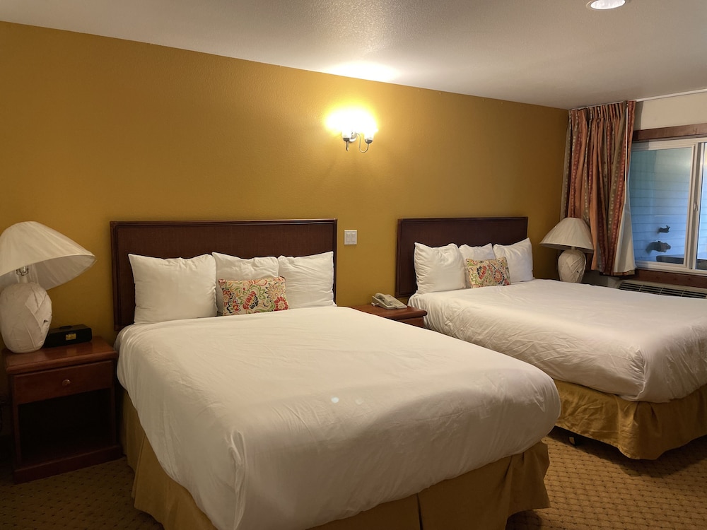 Deluxe Room, 2 Queen Beds, Hot Tub photo 1