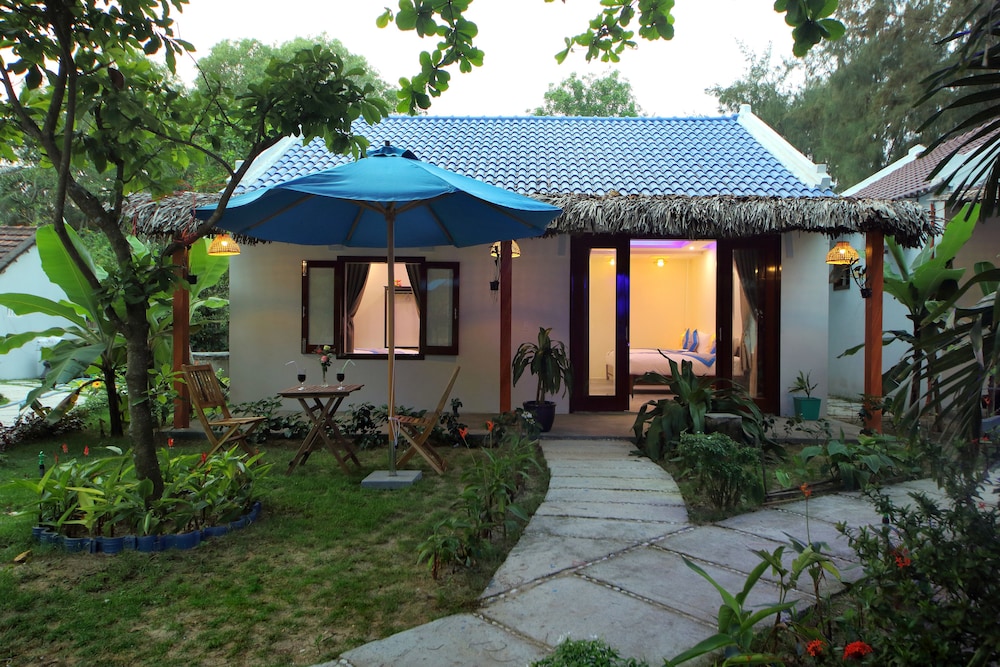 Superior Triple Room, Garden View photo 2