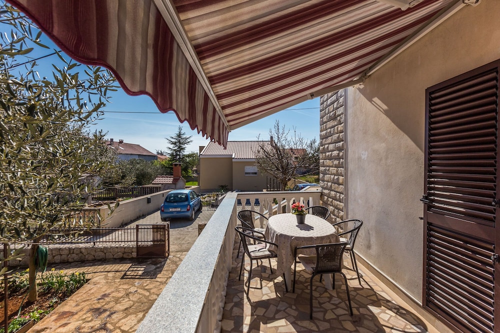 Apartment (Two Bedroom Apartment with Terrace (o)