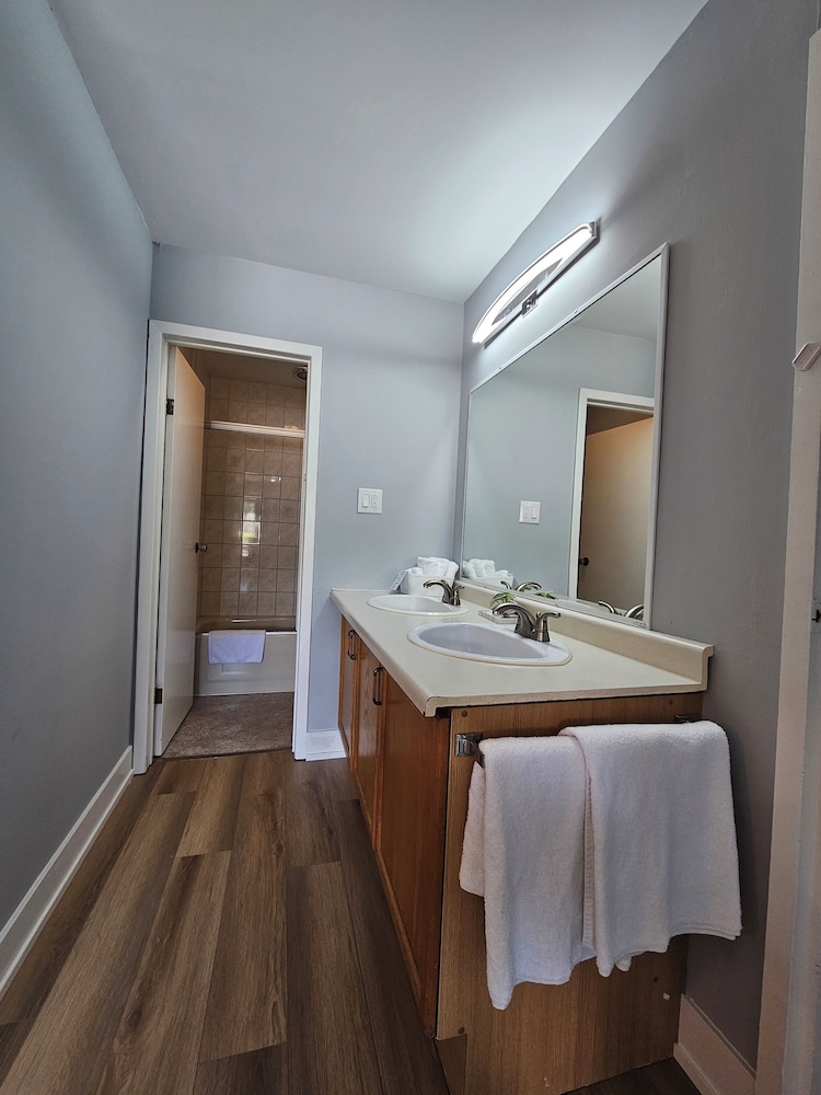 Deluxe Double Room, Multiple Beds photo 3