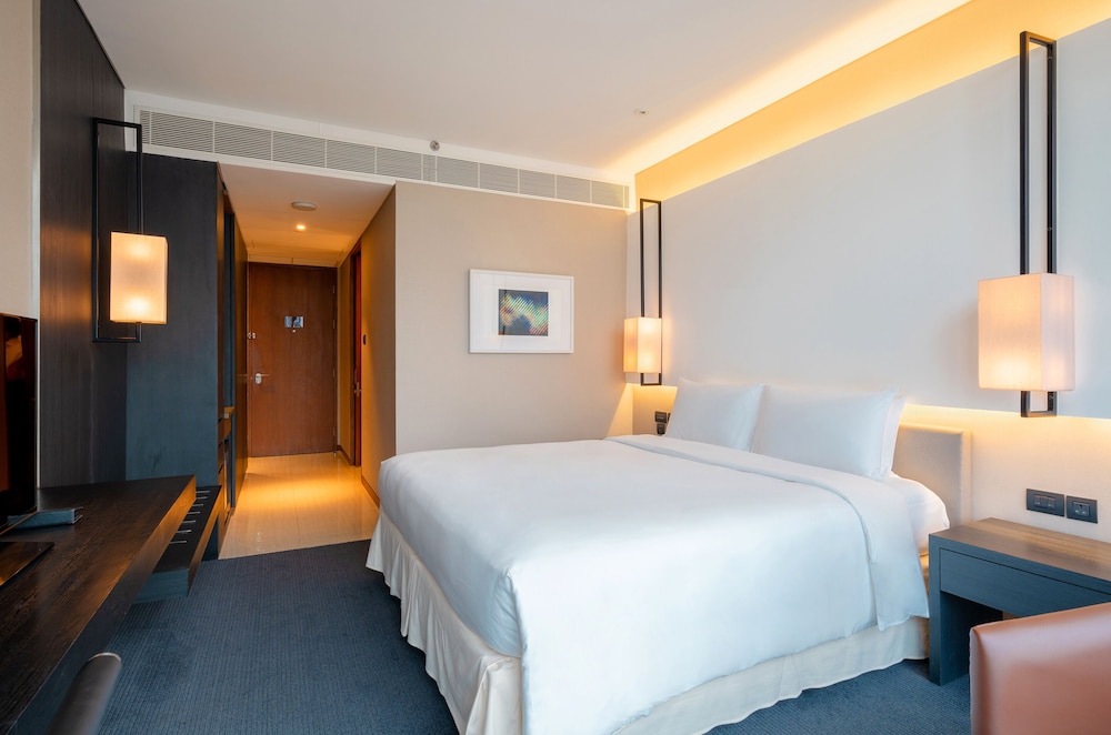 Executive Room, 1 King Bed - Photo 6