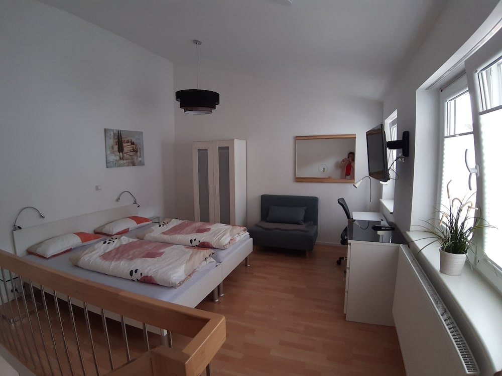 Duplex, 2 Twin Beds