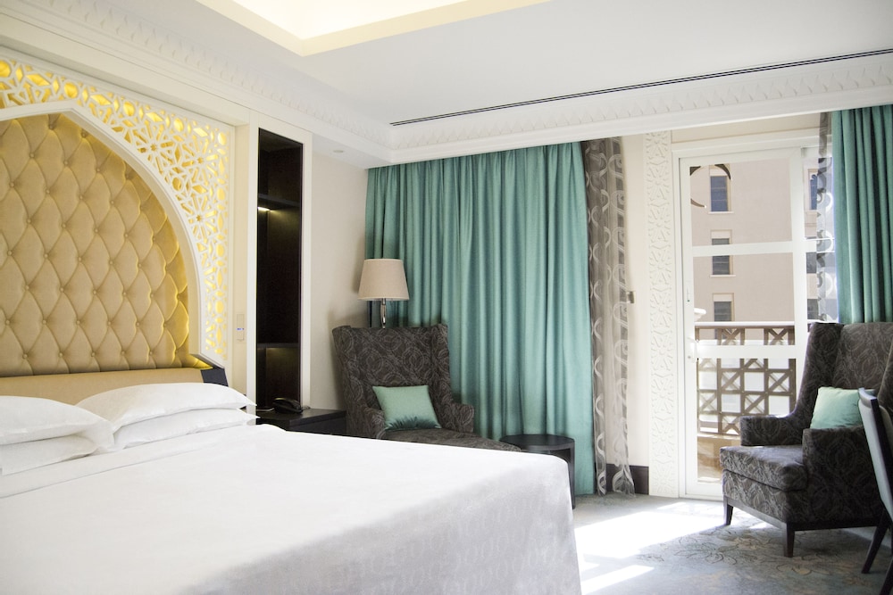 Superior Room, 1 King Bed, Sea View (Balcony) photo 2