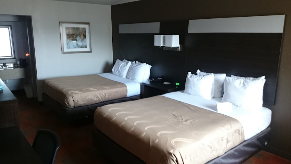 Standard Room, 2 Queen Beds, Smoking photo 2
