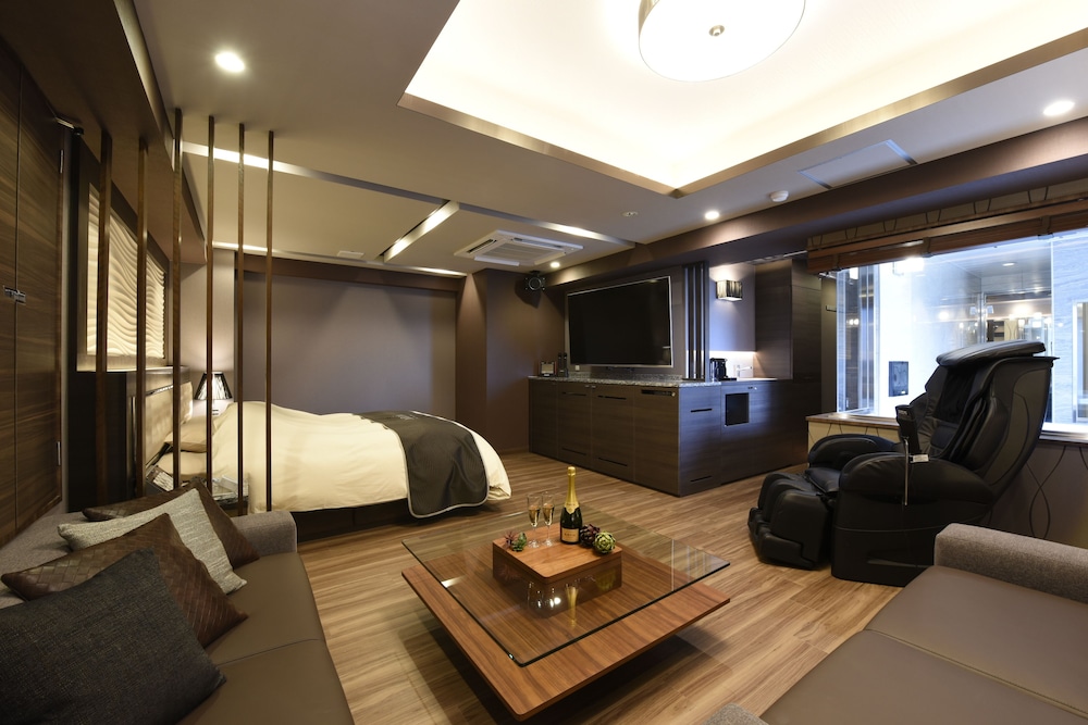 Deluxe Double Room With Extra Bed photo 2