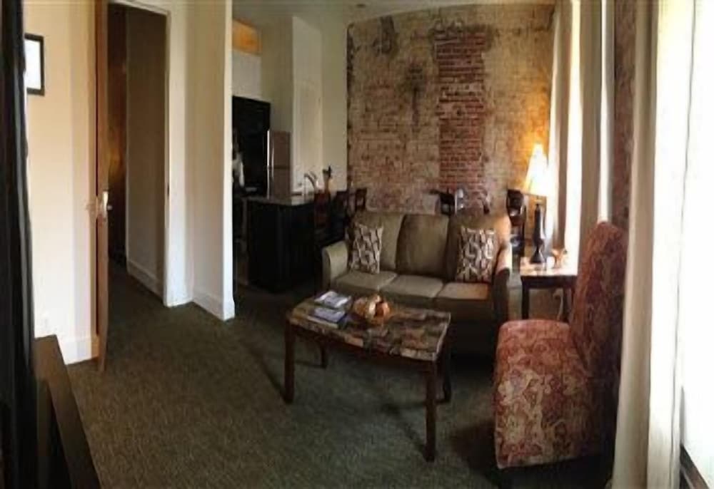 Condo, 2 Bedrooms, 2 Bathrooms (Unit D) photo 2
