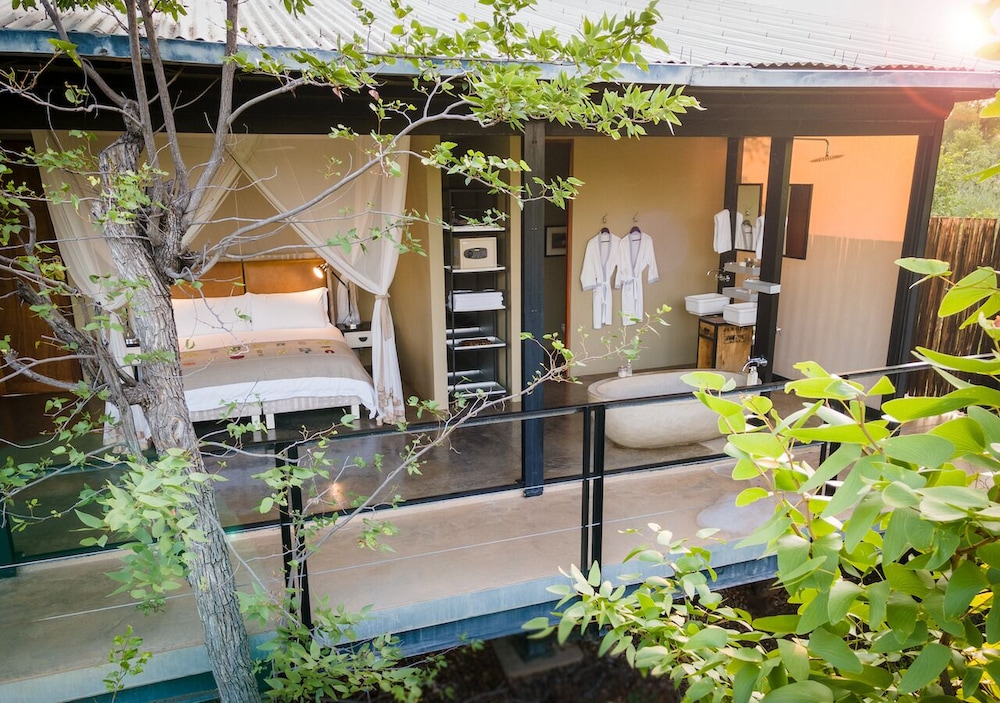 Luxury Treetop Space photo 1
