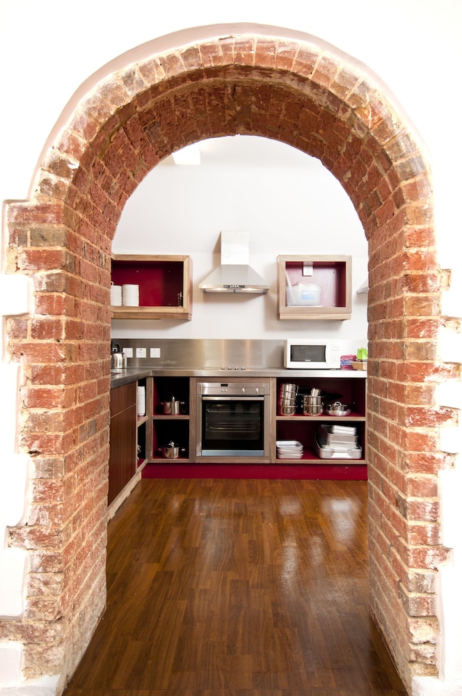 Room, Ensuite (3 Bed Private including Double Bed) photo 3