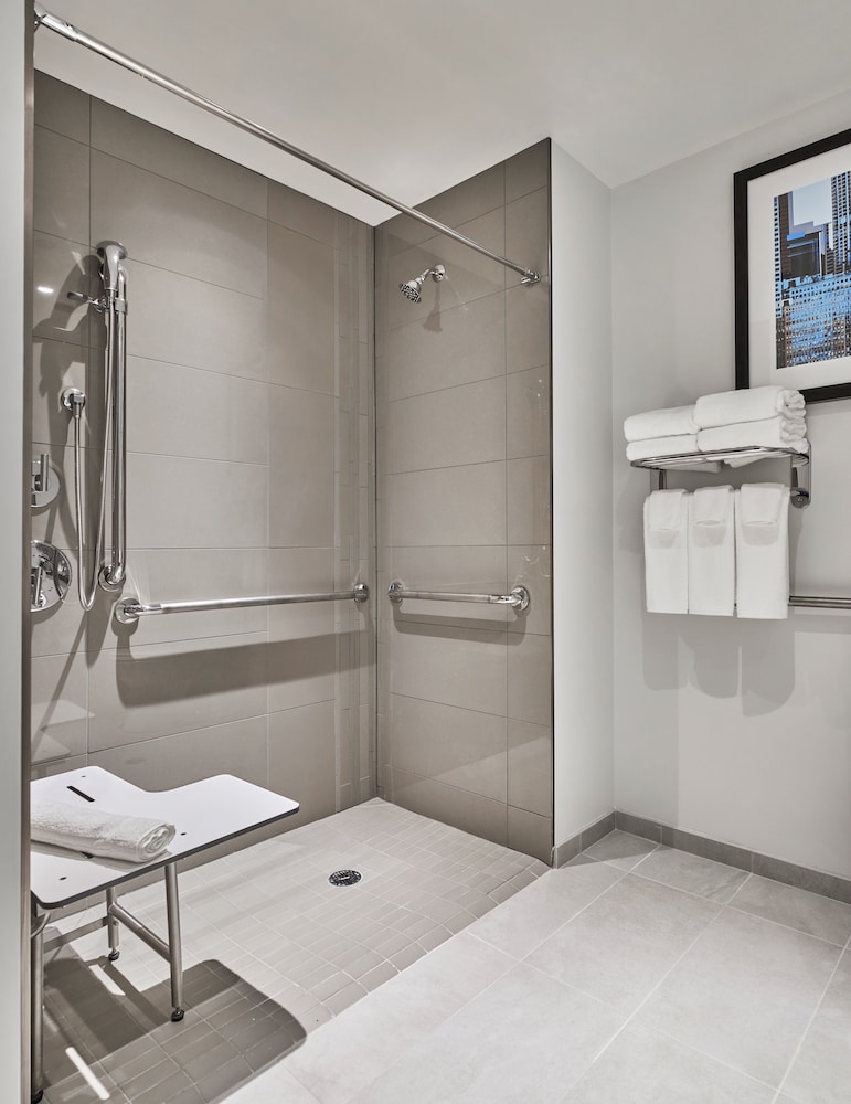 Room, 1 King Bed, Accessible (Roll-in Shower, Den) - Photo 2