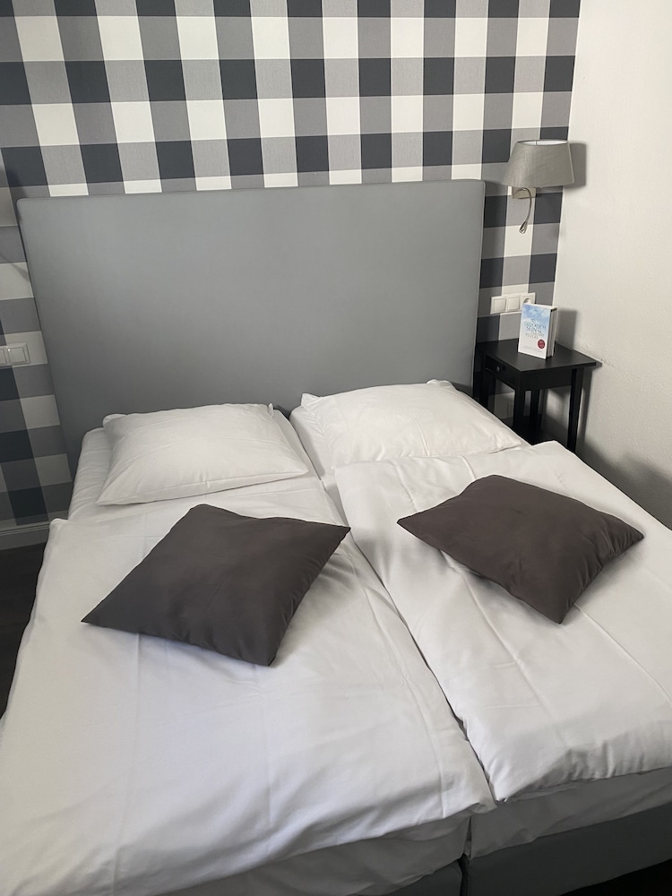 Standard Double Room - Photo 5