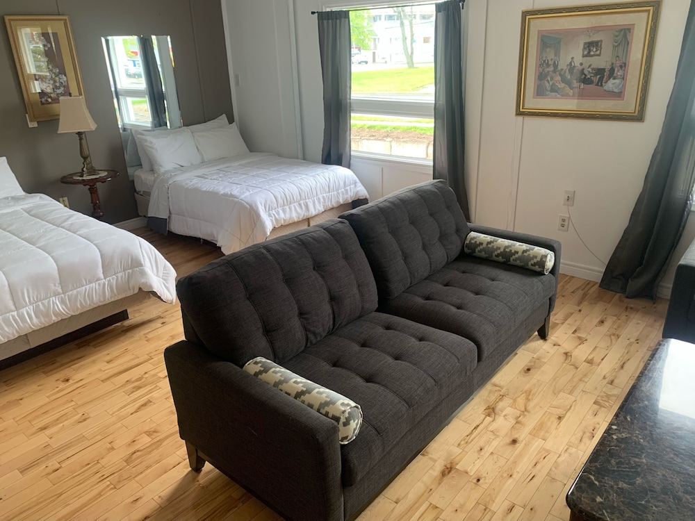 Deluxe Studio Suite, City View, Courtyard Area photo 1