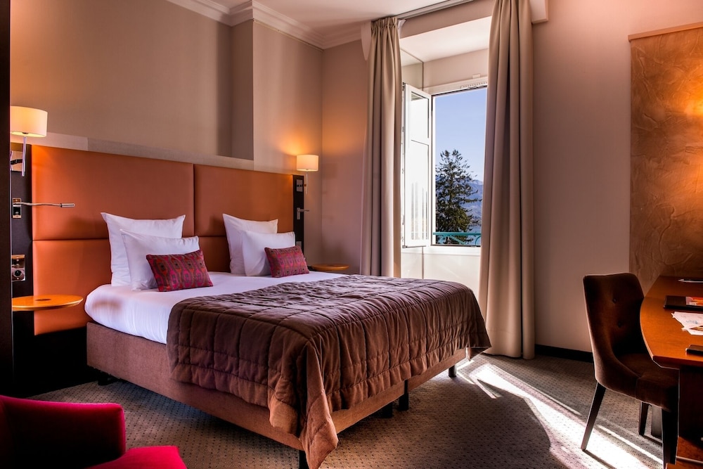 Prestige Lake Suite with spa access on reservation