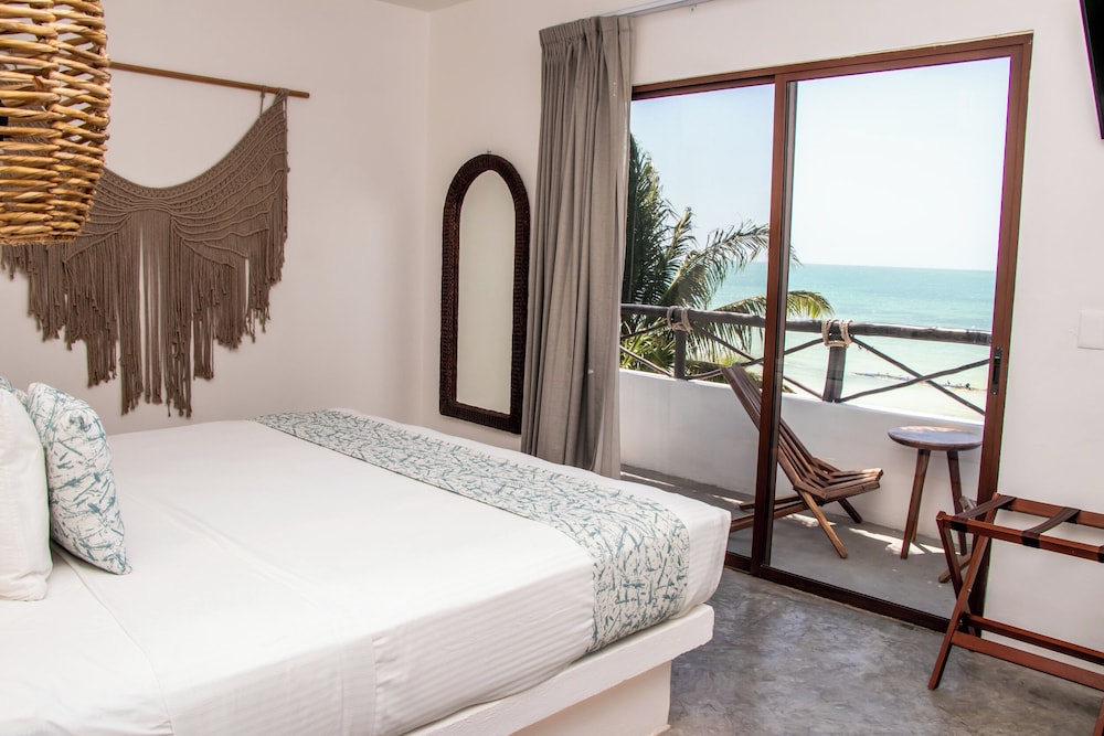 Suite, 1 King Bed, Ocean View photo 3