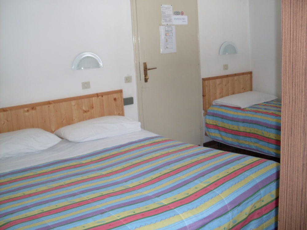 Basic Double Room Single Use, 1 Bedroom photo 3