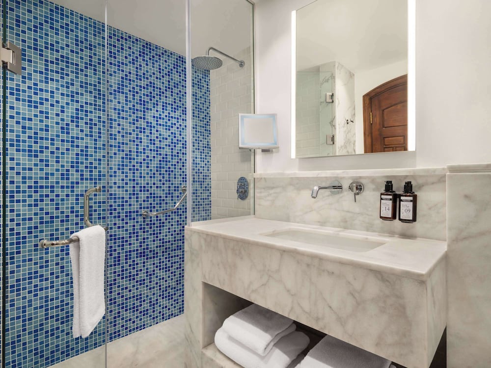 Deluxe Twin Room, 2 Twin Beds, Sea View photo 3