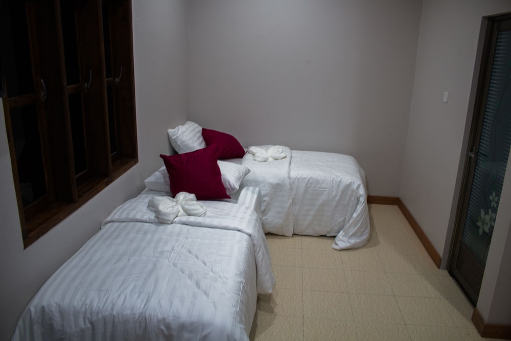 Economy Quadruple Room photo 2