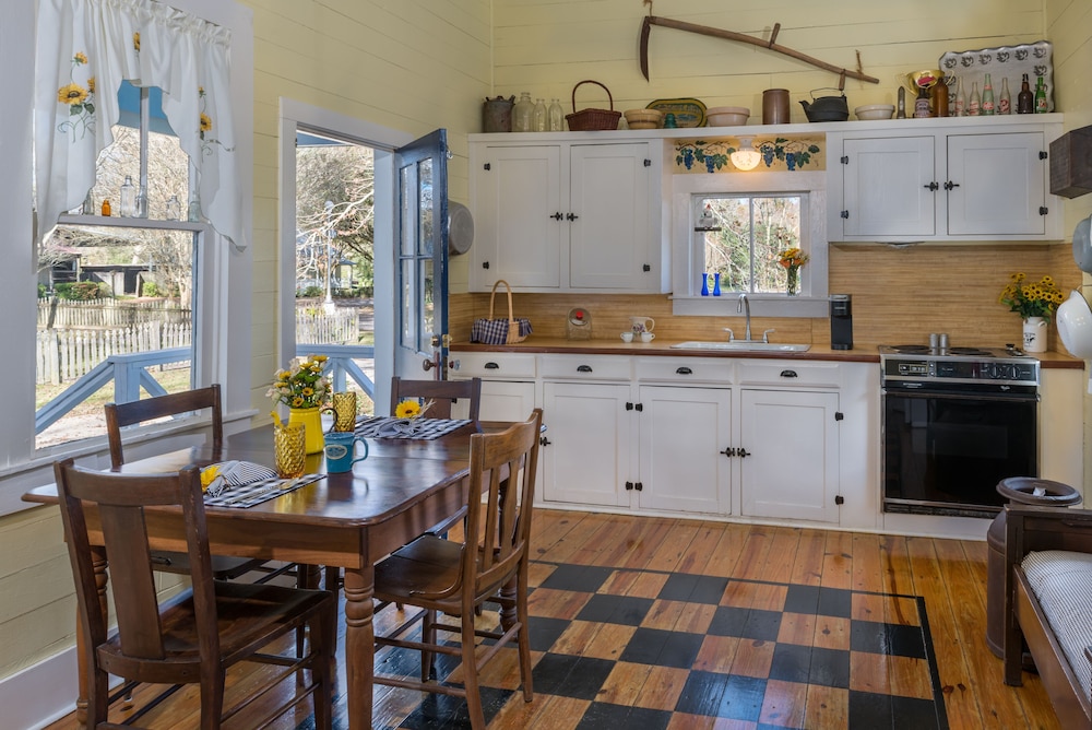 Room, Private Bathroom (Country Garden Cottage) photo 2