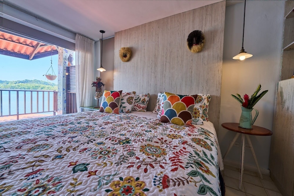 Room, 1 King Bed, Balcony, Bay View (Casa Congo) photo 2