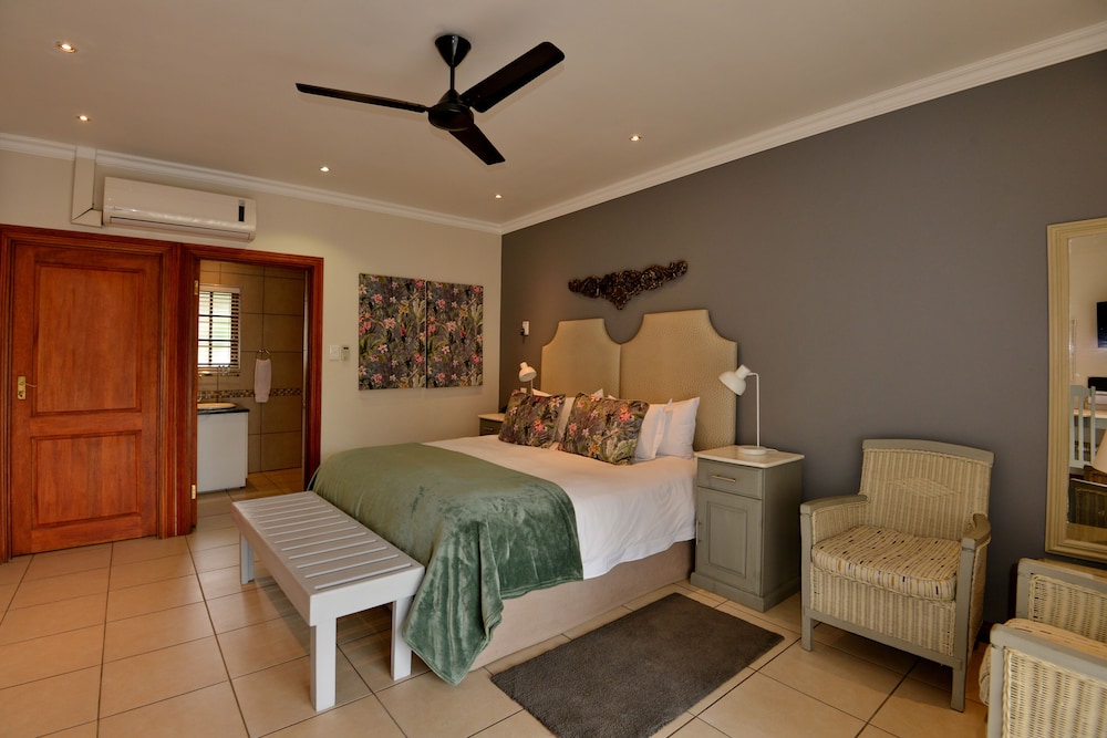 Superior Room - Photo 11