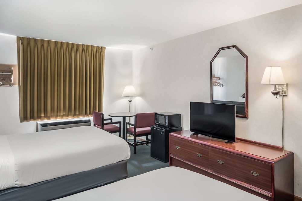Room, 2 Queen Beds, Non Smoking - Photo 2