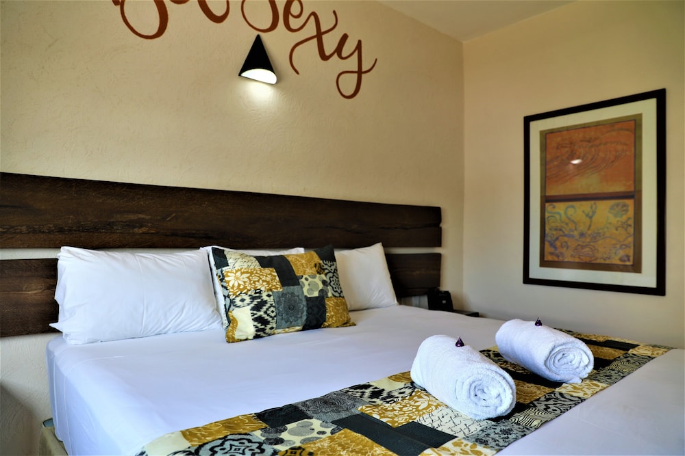 Standard Room, 1 King Bed - Photo 15